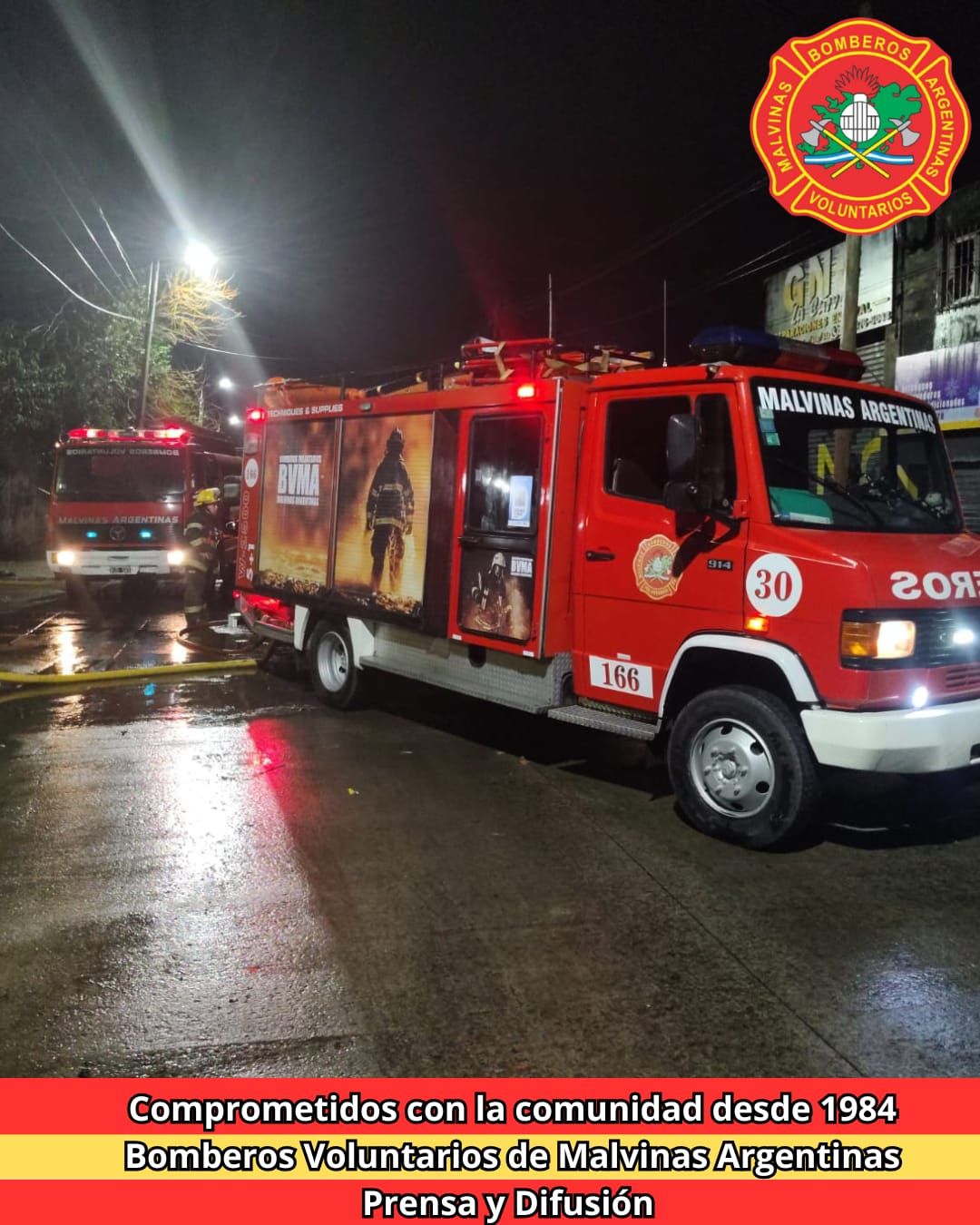 Bomberos en operativo de rescate